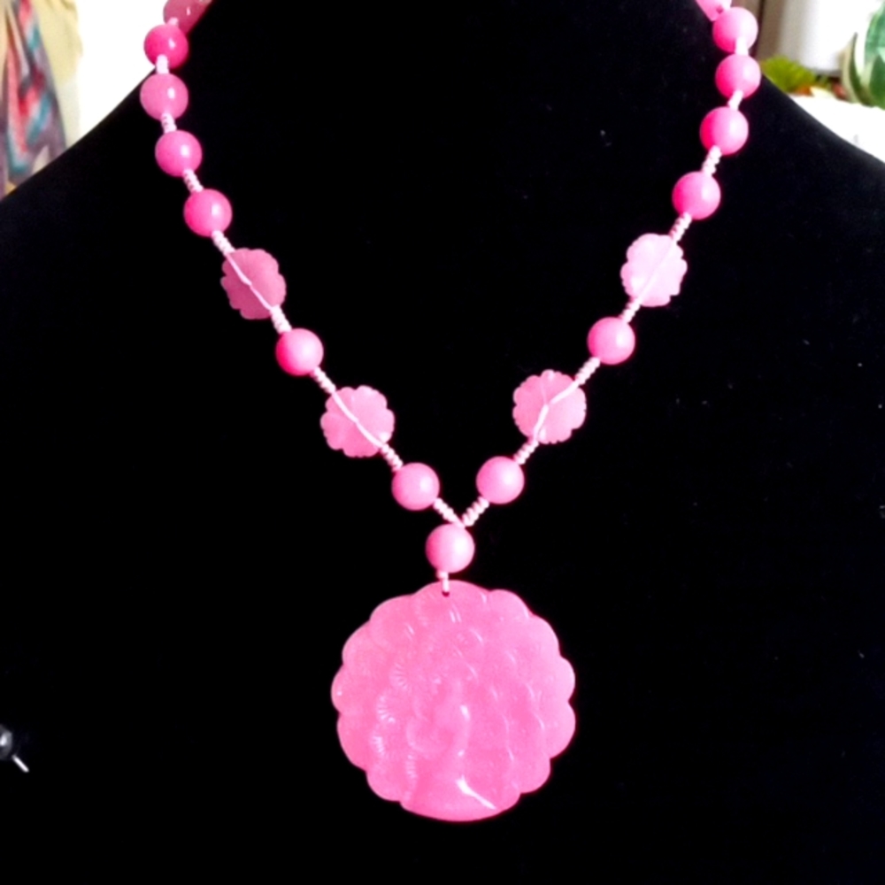 BEAUTIFUL PINK JADE PEACOCK AND FLORAL PENDANT 💗🦚💗